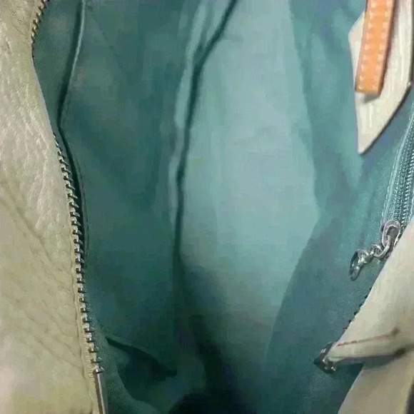 COACH Chelsea Tote Overshoulder Handbag Genuine Pebble Leather Cream Tan Heart - Picture 14 of 15